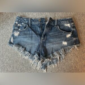 Cute Frayed blue denim short shorts